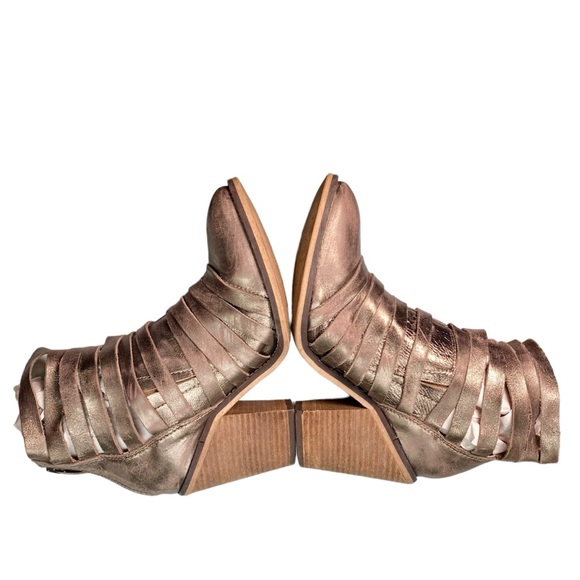 FREE PEOPLE Hybrid Strappy Cutout Silver Metallic Heeled Ankle Boots Sz 37 - Picture 3 of 14